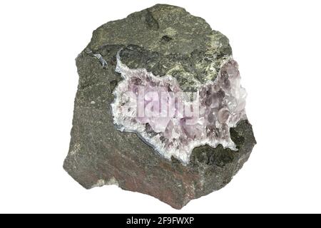 amethyst geode de Ardownie Quarry, Écosse isolé sur fond blanc Banque D'Images
