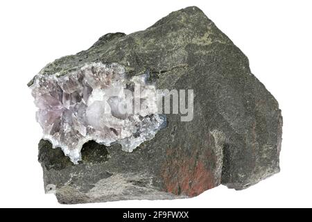 amethyst geode de Ardownie Quarry, Écosse isolé sur fond blanc Banque D'Images