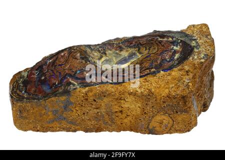 opal de Koroit Field, Australie isolé sur fond blanc Banque D'Images