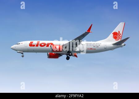 Jakarta, Indonésie - 26 janvier 2018 : l'avion Lion Air Boeing 737-8 MAX à l'aéroport de Jakarta Soekarno-Hatta (CGK) en Indonésie. Boeing est un américain Banque D'Images