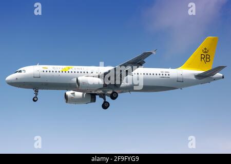 Jakarta, Indonésie - 26 janvier 2018 : avion Royal Brunei Airbus A320 à l'aéroport de Jakarta Soekarno-Hatta (CGK) en Indonésie. Airbus est un ai européen Banque D'Images