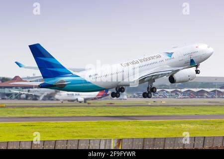 Jakarta, Indonésie - 27 janvier 2018 : avion Airbus A330 Garuda Indonesia à l'aéroport Soekarno-Hatta de Jakarta (CGK) en Indonésie. Airbus est un européen Banque D'Images