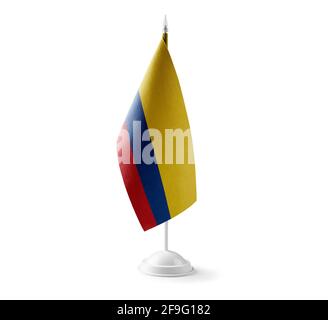 Petit drapeau national de la Colombie sur fond blanc Banque D'Images