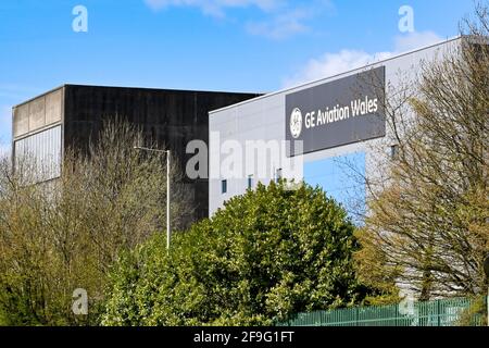 Grand panneau à l'extérieur de l'usine de révision des moteurs GE Aviation Wales à Nantgarw, en périphérie de Cardiff. Banque D'Images