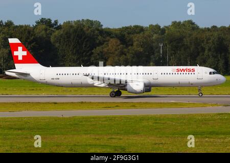 Hambourg, Allemagne - 03. Septembre 2015 : Airbus A321 suisse à l'aéroport de Hambourg (HAM) en Allemagne. Airbus est un fabricant d'avions de Toulouse, France Banque D'Images