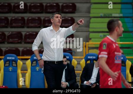 Vérone, Italie, 18 avril 2021 Top Vovac Slobodan de Volley pendant le match NBV Verona - Top Volley Cisterna au Forum AGSM. Jouer 5 posto Credem Banca crédit:Roberto Ramaccia/Alay Live News Banque D'Images