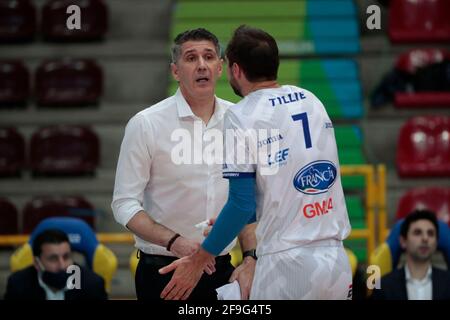 Vérone, Italie, 18 avril 2021 Top Vovac Slobodan de Volley pendant le match NBV Verona - Top Volley Cisterna au Forum AGSM. Jouer 5 posto Credem Banca crédit:Roberto Ramaccia/Alay Live News Banque D'Images