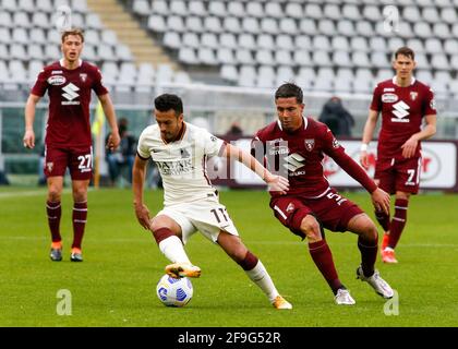 Pedro Rodriguez Ledesma (en tant que Roma) et Armando Izzo (Torino FC) lors de la série italienne A 2020-21, match de balle-ootball entre Torino FC et AS Roma, avril Banque D'Images