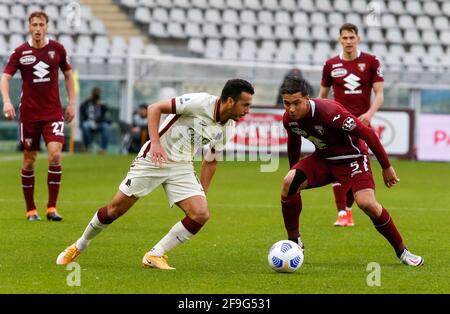 Pedro Rodriguez Ledesma (en tant que Roma) et Armando Izzo (Torino FC) lors de la série italienne A 2020-21, match de balle-ootball entre Torino FC et AS Roma, avril Banque D'Images