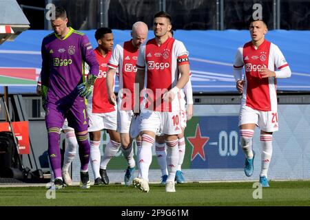 ROTTERDAM , PAYS-BAS - AVRIL 18 : gardien de but Maarten Stekelenburg d'Ajax, Dusan Tadic d'Ajax lors du match final de la coupe hollandaise entre Ajax et VI Banque D'Images