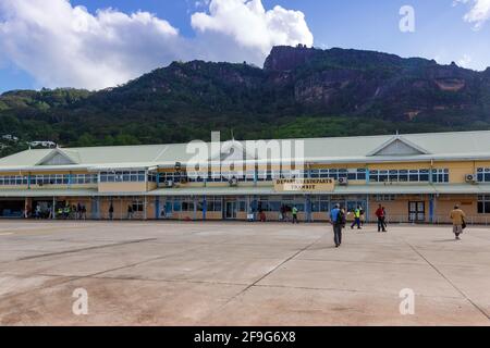 Mahé, Seychelles - 23 novembre 2017 : le terminal de l'aéroport international des Seychelles (SEZ) aux Seychelles. Banque D'Images