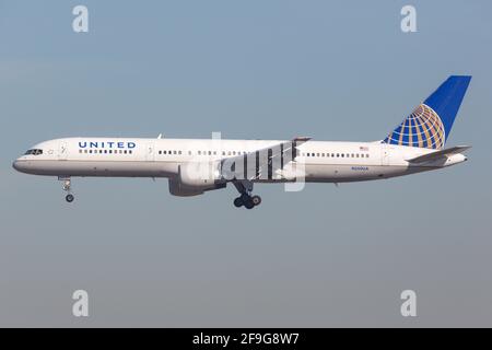 Los Angeles, États-Unis - 22. Février 2016 : Boeing 757-200 de United Airlines à l'aéroport de Los Angeles (LAX) aux États-Unis. Boeing est un fabricant d'avions basé Banque D'Images