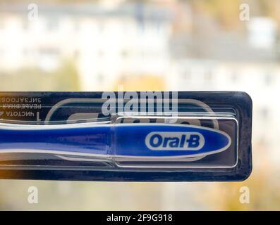 Brosse à dents Oral-B. Braun GmbH est une société allemande de produits de consommation fondée en 1921 et basée à Kronberg im Taunus. Banque D'Images