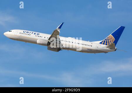 Los Angeles, États-Unis - 22. Février 2016 : Boeing 737-900 de United Airlines à l'aéroport de Los Angeles (LAX) aux États-Unis. Boeing est un fabricant d'avions basé Banque D'Images