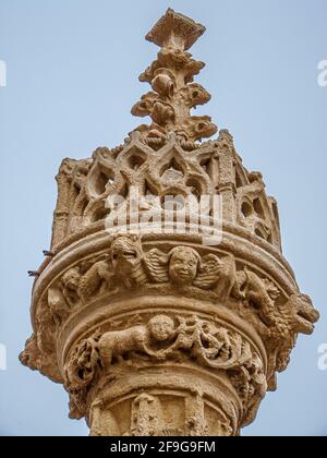 La colonne de juridiction médiévale Rollo avec des figures sculptées sur le camino de santiago à Boadilla del Camino, Espagne, 21 octobre 2009 Banque D'Images