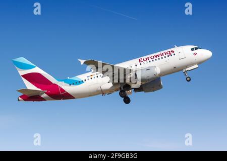 Stuttgart, Allemagne - 6 avril 2018 : Eurowings Airbus A319 à l'aéroport de Stuttgart (STR) en Allemagne. Banque D'Images