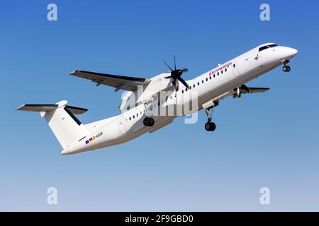 Stuttgart, Allemagne - 6 avril 2018 : avion Bombardier DHC-8-400 Eurowings à l'aéroport de Stuttgart (STR) en Allemagne. Bombardier est une usine d'avions Banque D'Images