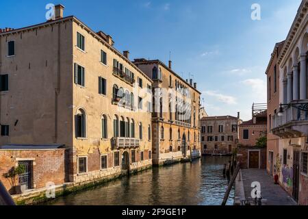 Vue de juin du Canal Rio di Noale à Venise, Italie en Europe Banque D'Images