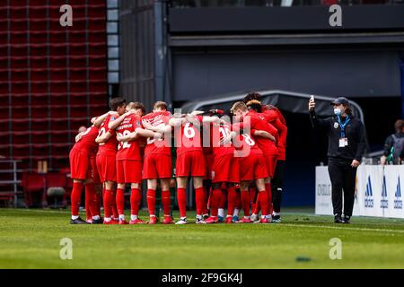 Copenhague, Danemark. 18 avril 2021. Les joueurs du FC Nordsjaelland se sont réunis dans un caucus avant le match 3F Superliga entre le FC Copenhague et le FC Nordsjaelland à Parken à Copenhague. (Crédit photo : Gonzales photo/Alamy Live News Banque D'Images