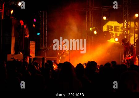 Scott Weiland, Dave Navarro et Slash de Camp Freddy se déroulent au lancement de la nouvelle PLAYSTATION 3, Best Buy West Hollywood, Los Angeles, CA, 16 novembre 2006. Banque D'Images