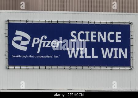 Puurs - Belgique - 16 avril 2021 : Pfizer est une société pharmaceutique américaine fondée en 1849. Banque D'Images