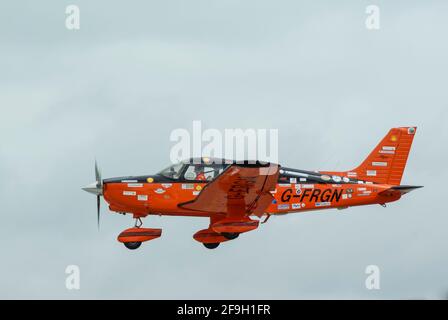 Piper PA-28 Cherokee Dakota G-FRGN, de Polly Vacher, le plus petit avion volé en solo par une femme du monde entier via l'Australie. Record de pilote féminin Banque D'Images