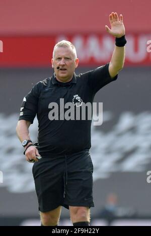 Manchester, Royaume-Uni. 18 avril 2021. Arbitre Jonathan Moss lors du match de la Premier League à Old Trafford, Manchester, Royaume-Uni. Date de la photo: Dimanche 18 avril 2021. Le crédit photo devrait être le crédit: Anthony Devlin/Alay Live News Banque D'Images