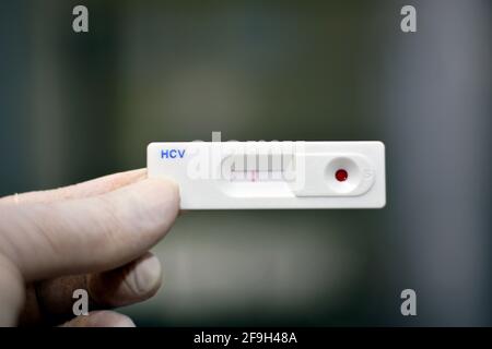 Résultats négatifs pour les kits de test rapide pour l'hépatite C cassette qui vérifie les anticorps du virus de l'hépatite C. Banque D'Images