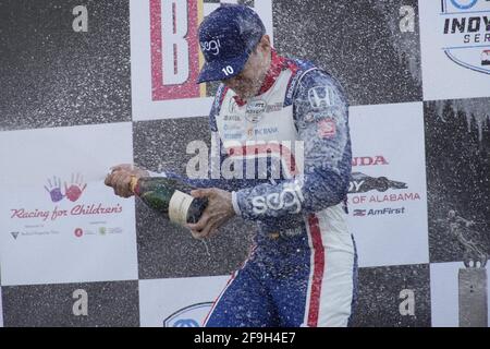 Birmingham, Alabama, États-Unis. 18 avril 2021. ALEX PALOU (10) de Barcelone, Espagne, remporte le Honda Indy Grand Prix d'Alabama au Barber Motorsports Park de Birmingham, Alabama. Credit: Walter G Arce SR Grindstone Medi/ASP/ZUMA Wire/Alay Live News Banque D'Images