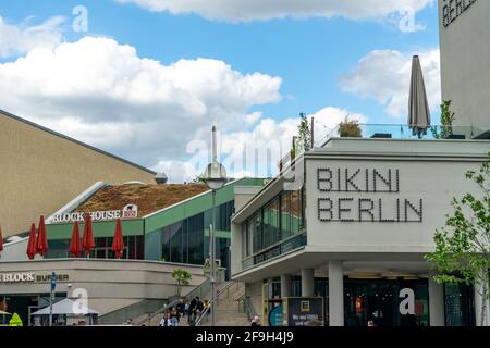 BERLIN, ALLEMAGNE - 14 mai 2020 : BERLIN, ALLEMAGNE 14 mai 2020. Le bâtiment bikini Berlin à Charlottenburg, à côté de Block House. Banque D'Images