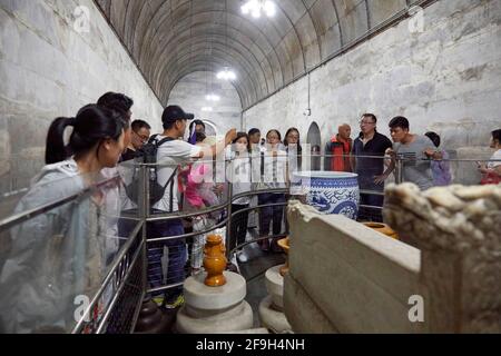 Touristes à la dynastie Zhaoling Tomb Ming à Beijing, site classé au patrimoine mondial de l'UNESCO, Chine Banque D'Images