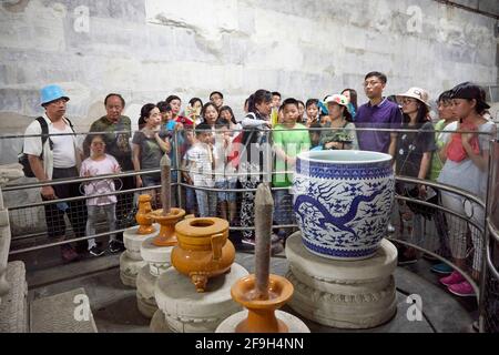 Touristes à la dynastie Zhaoling Tomb Ming à Beijing, site classé au patrimoine mondial de l'UNESCO, Chine Banque D'Images