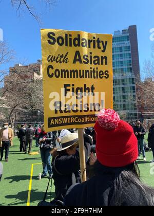 Rassemblement dans le quartier chinois de New York City pour dénoncer le nombre croissant de « crimes de haine asiatiques », en particulier contre les femmes à New York et aux États-Unis depuis la propagation de Covid-19. Banque D'Images