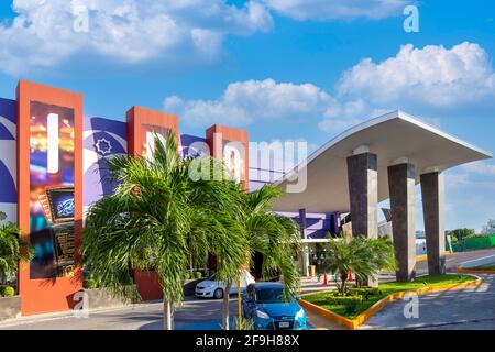 Cancun, Mexique - 20 décembre 2019: Casino Dubai Palace à Cancun Centro situé dans un quartier proche du centre commercial et d'une zone d'hôtel Banque D'Images