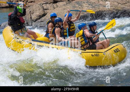 Excursion en rafting Whitewater Express à travers les rapides sur la rivière Chattahoochee à Columbus, Géorgie. (ÉTATS-UNIS) Banque D'Images