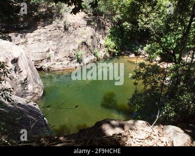 Piscine ensoleillée au-dessous d'Emma gorge sur la Gibb River Road Kimberley, Australie occidentale. Banque D'Images