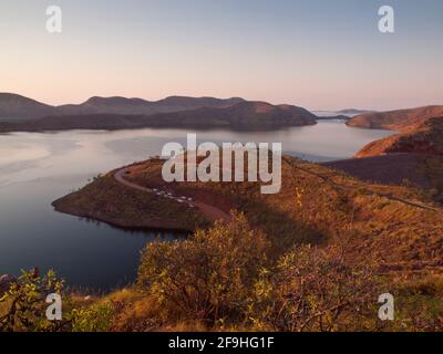 Lumière d'avant l'aube au-dessus du lac Argyle, Kununurra, Kimberley, Banque D'Images