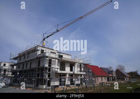 16 avril 2021, Schleswig-Holstein, Lübeck : chantier de construction d'un immeuble d'appartements avec copropriétés. Photo: Marcus Brandt/dpa Banque D'Images