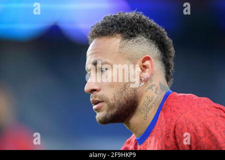 NEYMAR (PSG) avec tatouage et boucles d'oreilles, boucles d'oreilles, échauffement, football Champions League, match de retour en quart de finale, Paris Saint Germain (PSG) - FC Bayern Munich (M) 0: 1, le 13 avril 2021 à Paris/France. Â | utilisation dans le monde entier Banque D'Images