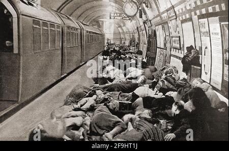 Deuxième Guerre mondiale - raids allemands à l'attentat à la bombe à Londres, Royaume-Uni (Blitz) en septembre 1940 - UNE station de métro de Londres utilisée comme abri de RAID aérien de nuit peu avant que des lits superposés ne soient installés pour l'utilisation par le public Banque D'Images