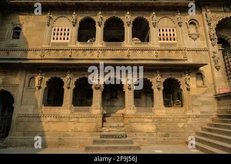 Maheshwar, Inde - Mars 2021: Détail du fort d'Ahilya à Maheshwar le 18 mars 2021 à Madhya Pradesh, Inde. Banque D'Images