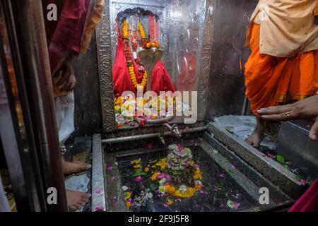 Détail du Shri Omkar Mandhata situé sur l'île de Mandhata dans le fleuve Narmada à Omkareshwar, Madhya Pradesh, Inde. Banque D'Images