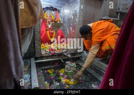 Détail du Shri Omkar Mandhata situé sur l'île de Mandhata dans le fleuve Narmada à Omkareshwar, Madhya Pradesh, Inde. Banque D'Images