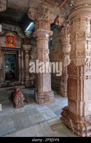 Détail du Shri Omkar Mandhata situé sur l'île de Mandhata dans le fleuve Narmada à Omkareshwar, Madhya Pradesh, Inde. Banque D'Images