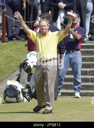 GOLF OUVERT ST ANDREWS 21/7/2000 2ÈME JOUR. JACK NICKLAUS LE 18. IMAGE DAVID ASHDOWN.WORK GOLF OUVERT Banque D'Images