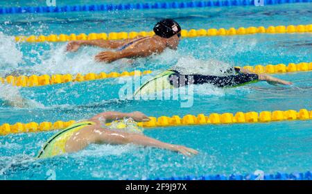 JEUX OLYMPIQUES À ATHÈNES 15/8/2004. NAGE WOMANS 100M PAPILLON DEMI-FINALE PHOTO DAVID ASHDOWN Banque D'Images