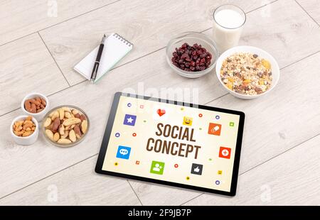 Composition de Tablet PC saine, concept de réseau social