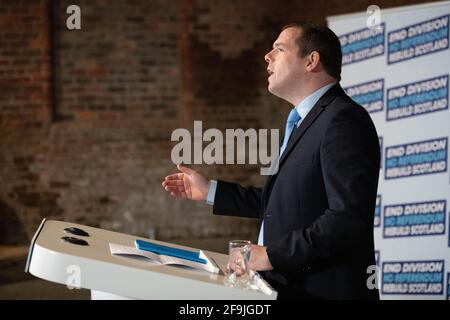 Glasgow, Écosse, Royaume-Uni. 19 avril 2021. PHOTO : Douglas Ross, député, chef du Parti conservateur et unioniste écossais. Les conservateurs écossais ont lancé leur manifeste pour reconstruire l'Écosse et mettre fin à un autre référendum sur l'indépendance. Lors du lancement à Glasgow, Douglas Ross a appelé les électeurs pro-britanniques à s’unir derrière les Conservateurs écossais avec leurs votes sur la liste de leur parti pour « assurer notre reprise et reconstruire l’Écosse ensemble ». Il a promis que si les électeurs pro-britanniques se réunissent, les conservateurs écossais arrêteraient une nouvelle fois une majorité SNP, arrêteraient leur plan pour « ruiner notre reprise » avec un autre R. Banque D'Images