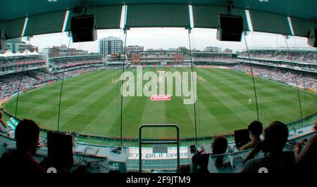 1ER TEST 2ÈME JOUR ANGLETERRE V SRI LANKA À LODRS 17/5/2002 PHOTO DAVID ASHDOWN.CRICKET Banque D'Images