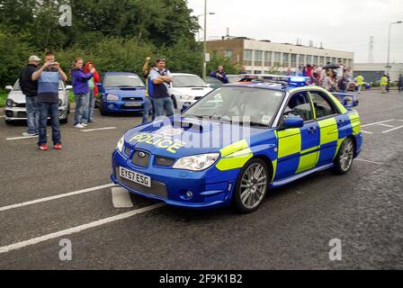 Intercepteurs de police. ANPR véhicule de police équipé rendu célèbre par un programme TV, lors d'un événement de voiture au centre de voiture de course ProDrive. Au volant du public Banque D'Images